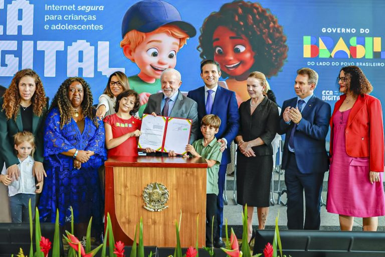 Motta defende ambiente digital saudável e seguro para jovens e crianças