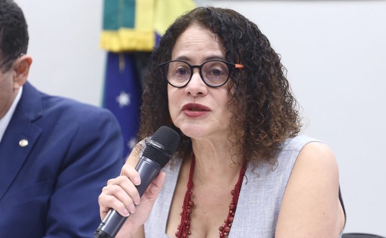 Cancelado debate com ministra de Ciência, Tecnologia e Inovação sobre planejamento da pasta